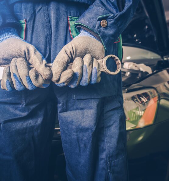 car mechanic ready work 555x592