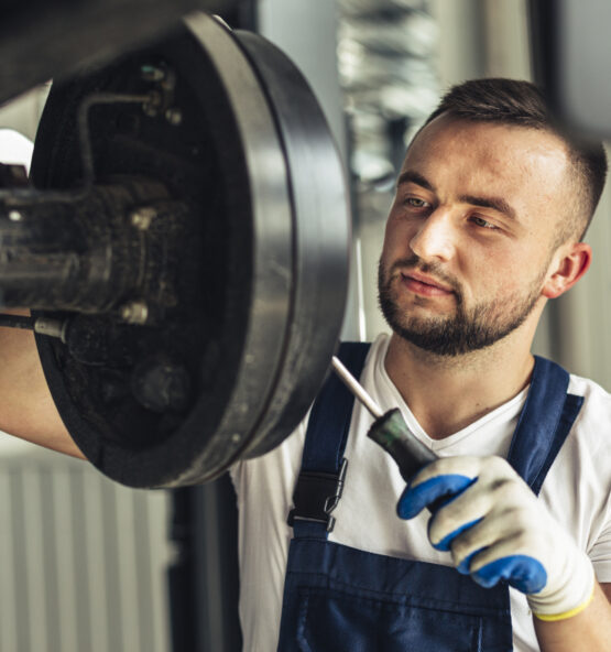 front view mechanic man employee 1 555x592