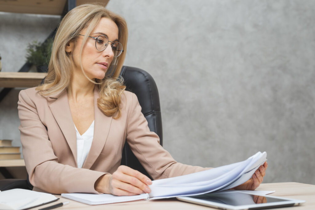 Hukuk ve Adli Sekreterlik Sertifikası 2 blonde young businesswoman reading documents workplace